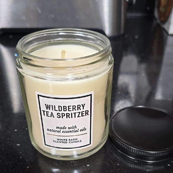 White Barn Other - HTF.White Barn Wildberry Tea Spritzer Single Wick Candle 7oz